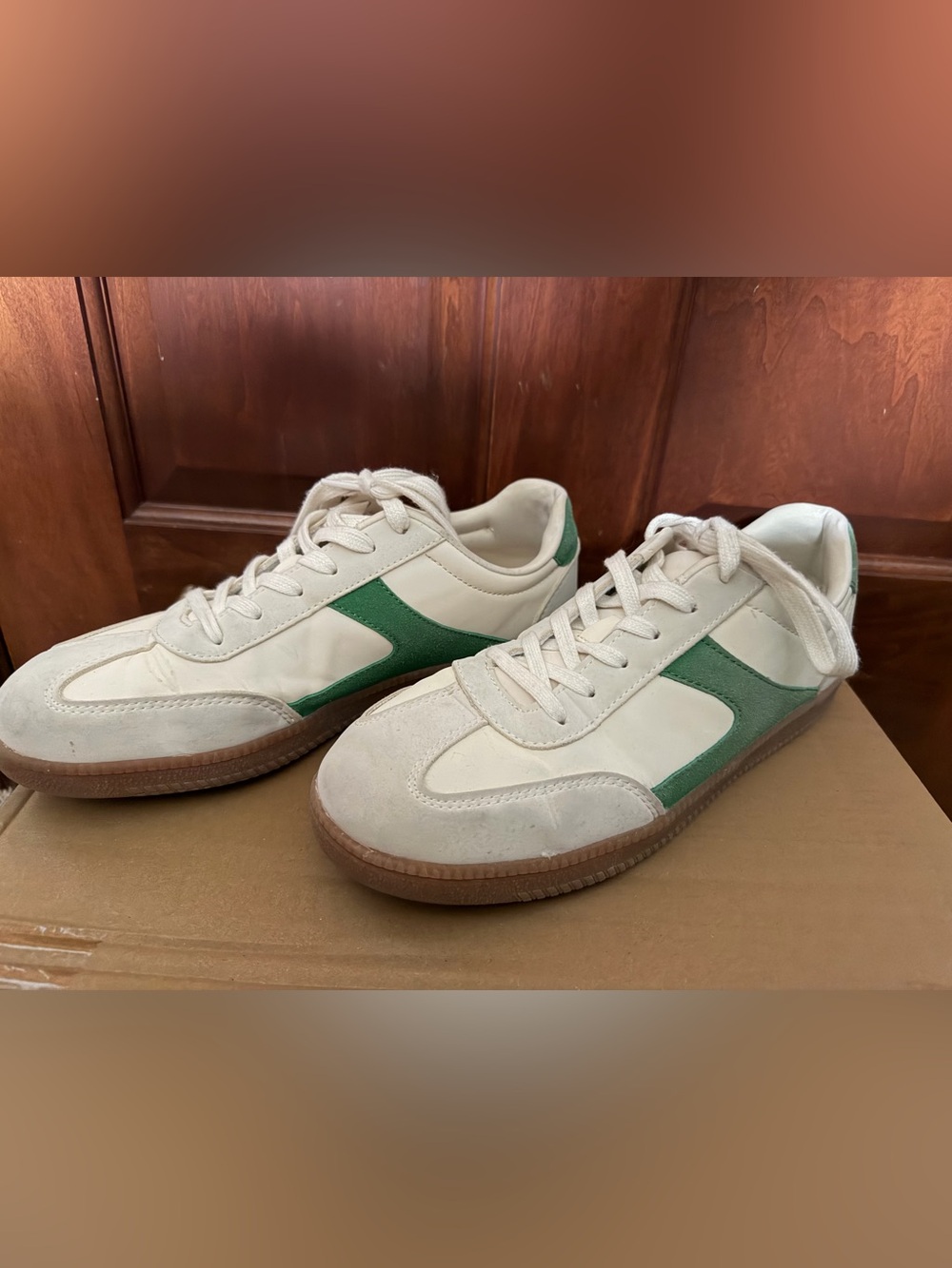 Skechers Cream and Green Low-Top Casual Sneakers